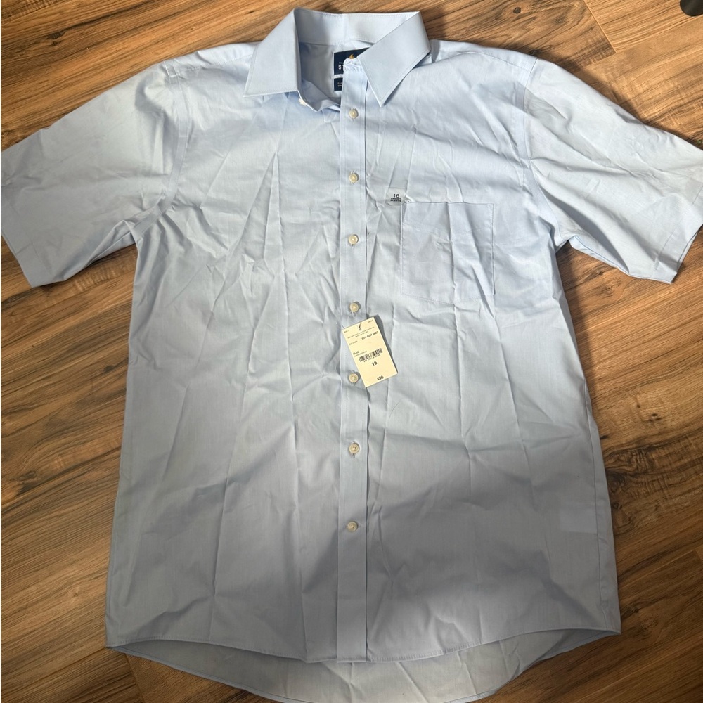NWT Men's Light Blue Short Sleeve Button Down Shirt